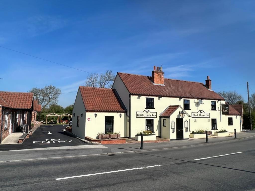 The Black Horse Inn Гейнсбъро Екстериор снимка
