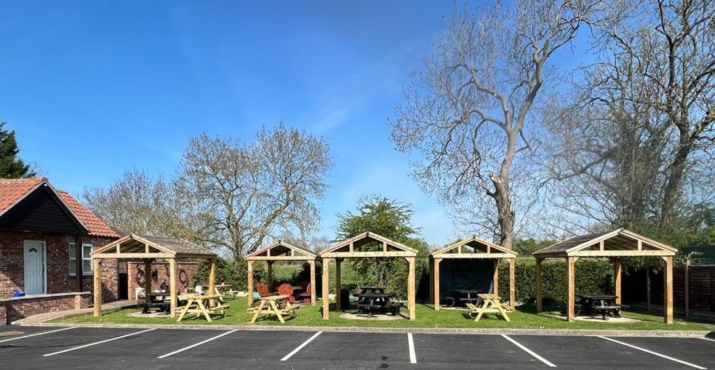 The Black Horse Inn Гейнсбъро Екстериор снимка