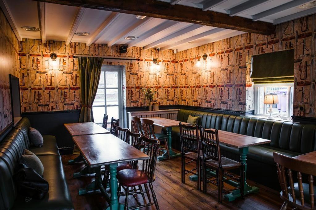 The Black Horse Inn Гейнсбъро Екстериор снимка