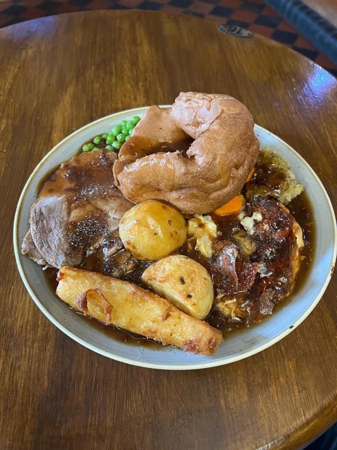 The Black Horse Inn Гейнсбъро Екстериор снимка