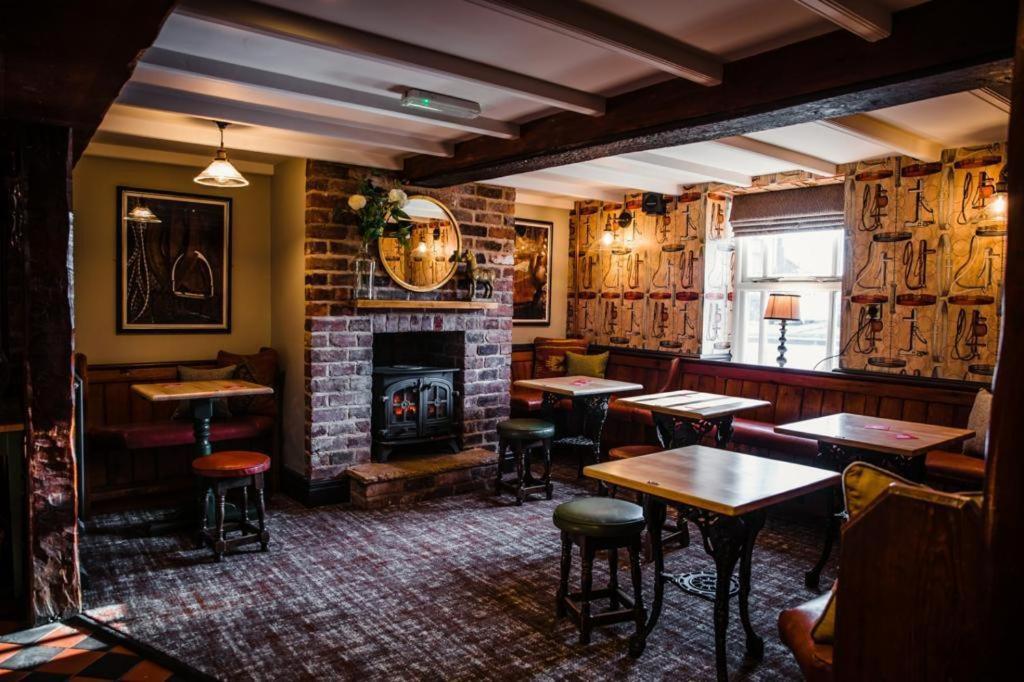 The Black Horse Inn Гейнсбъро Екстериор снимка