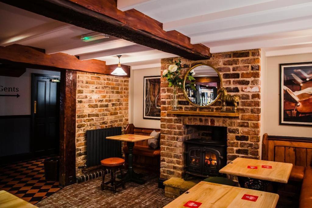 The Black Horse Inn Гейнсбъро Екстериор снимка