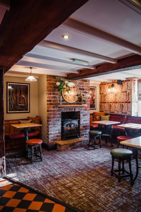 The Black Horse Inn Гейнсбъро Екстериор снимка
