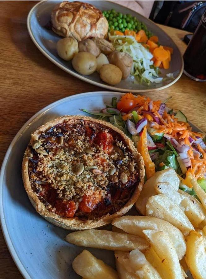 The Black Horse Inn Гейнсбъро Екстериор снимка
